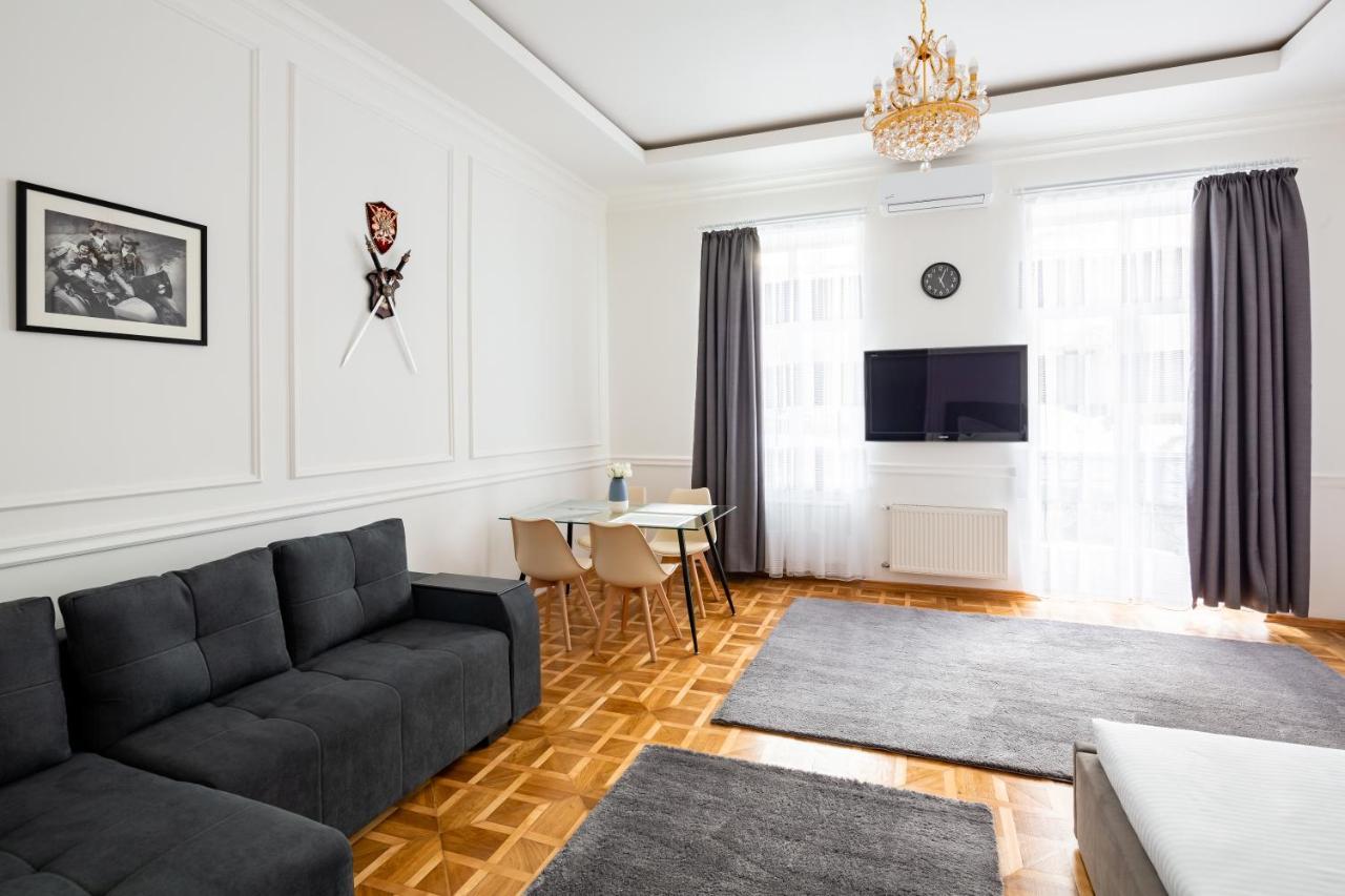 Alfa Apartments Grushevskoho 7 Λβιβ Εξωτερικό φωτογραφία