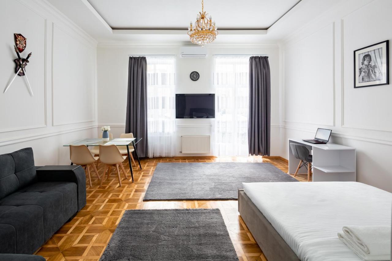 Alfa Apartments Grushevskoho 7 Λβιβ Εξωτερικό φωτογραφία