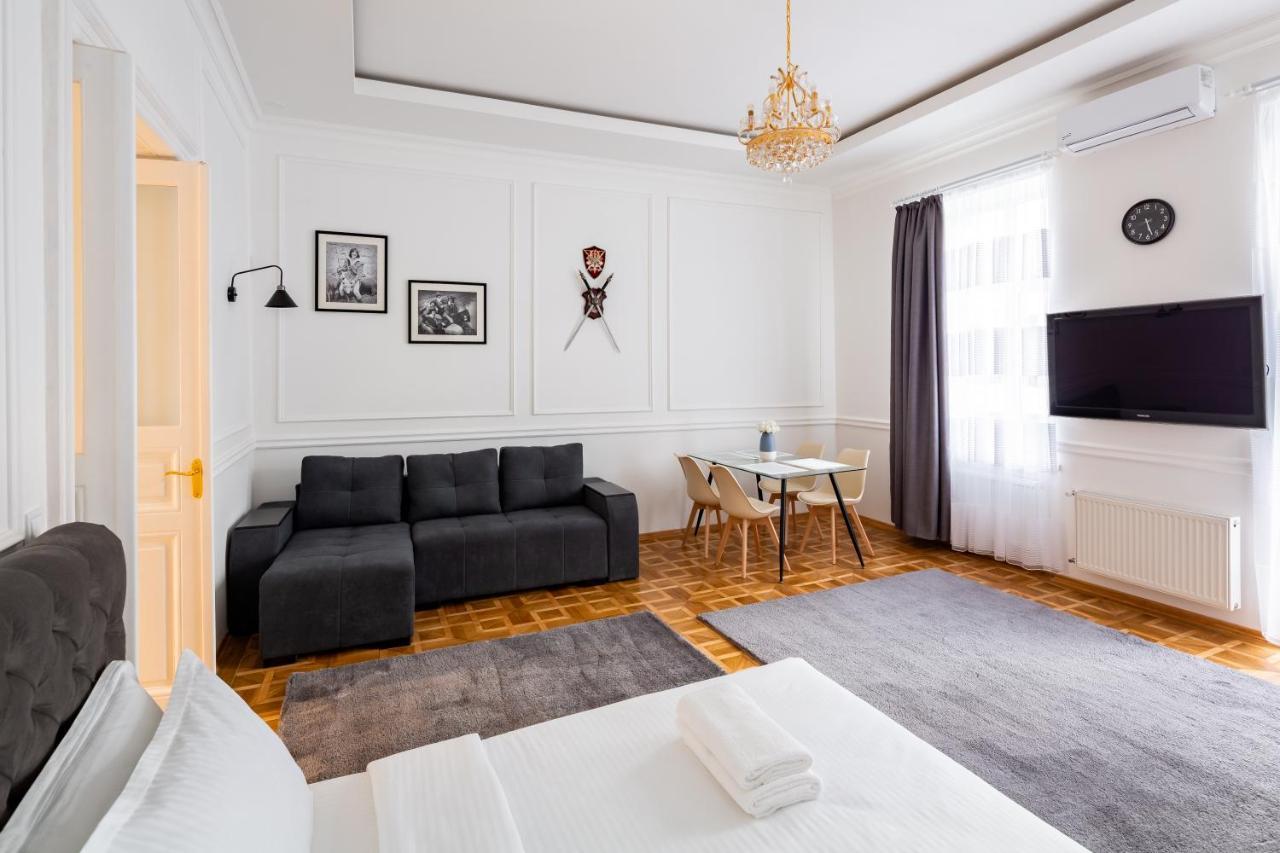 Alfa Apartments Grushevskoho 7 Λβιβ Εξωτερικό φωτογραφία